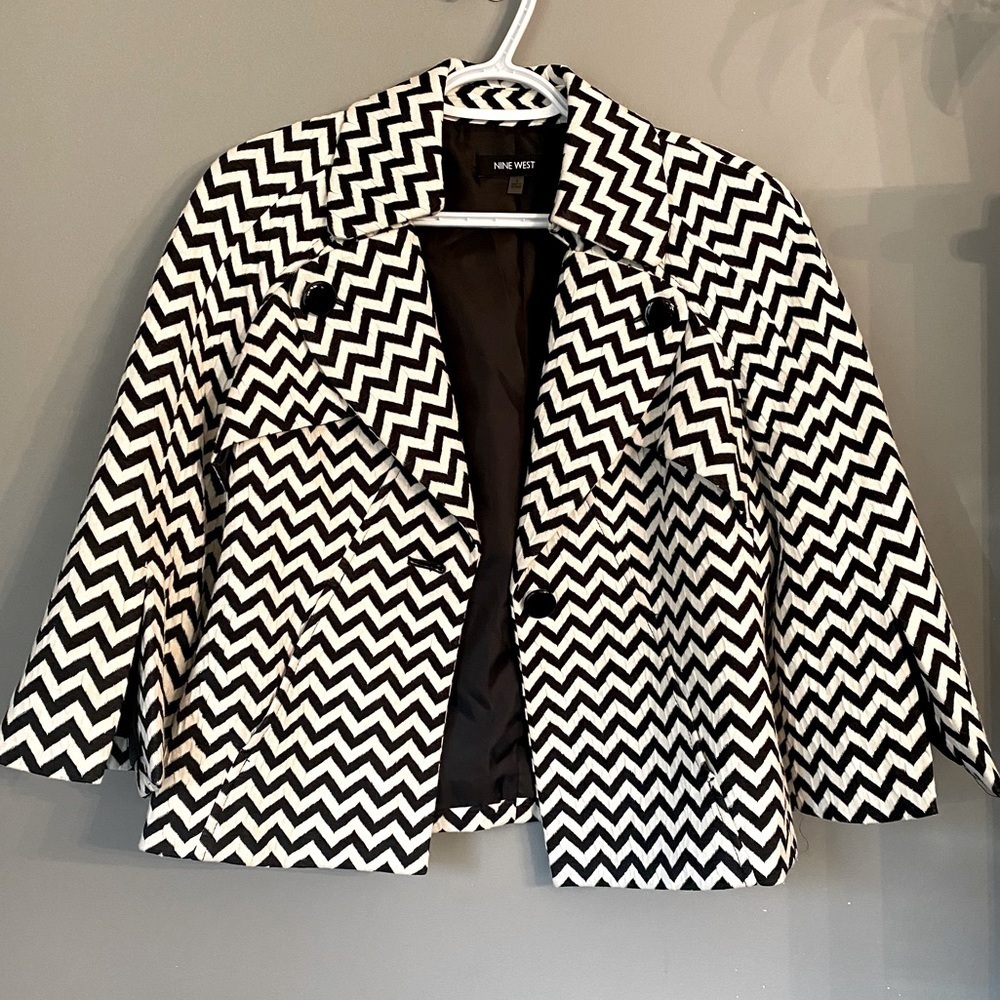 NINE West Blazer. Cropped. Black and white chevron pattern.